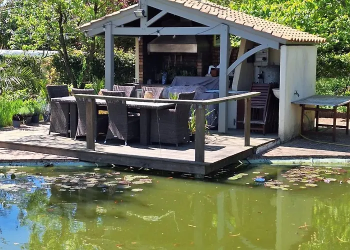 Couette-café Du Rosais 3*