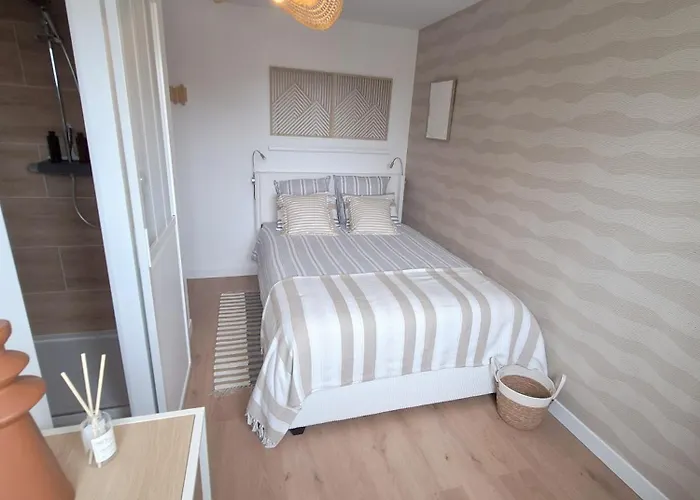 Nocleg ze śniadaniem Du Rosais 3*